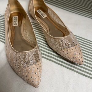 Badgley Mischka Women's Juliana Champagne Lace Jewel Flats